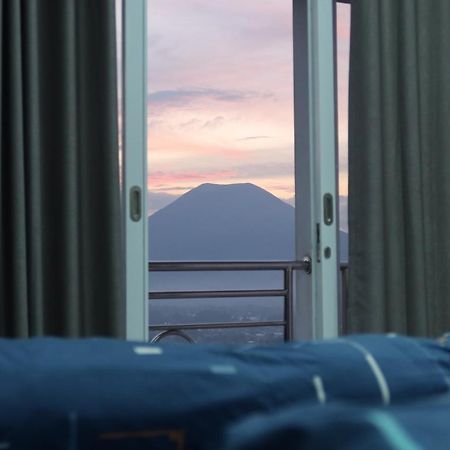 Narwastu Hills Hotel Tomohon Buitenkant foto