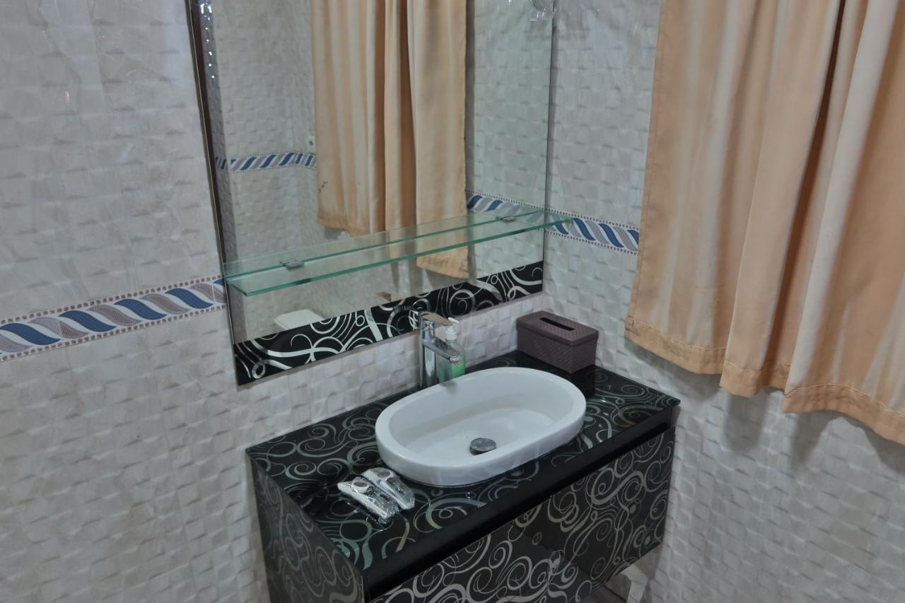 Narwastu Hills Hotel Tomohon Buitenkant foto