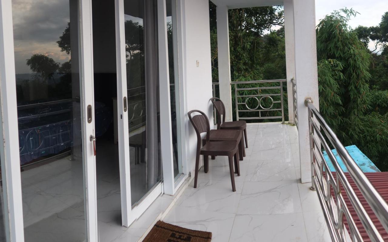Narwastu Hills Hotel Tomohon Buitenkant foto